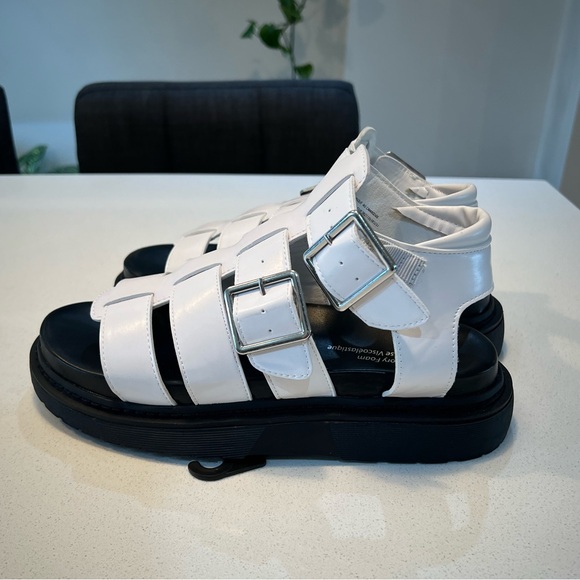 NWT Time and Tru - Doc Marten’s looking sandals. Size 9 - Picture 4 of 7